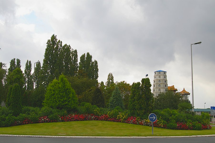 Le rond point Louis Neel: Le Rond Point Louis Neel 010